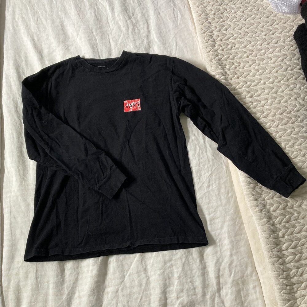 Size M longsleeve Vans graphic tee